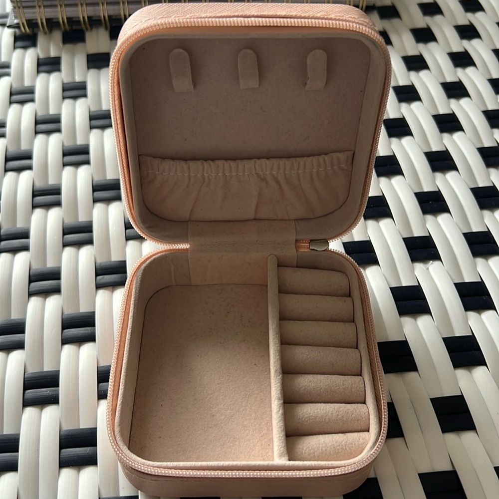 Travel jewelry holder - gently used